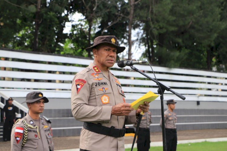 Kapolda NTT Irjen Pol Drs. Johni Asadoma, M.Hum lepas keberangkatan peserta Pembaretan Bintara Remaja (Baja) Angkatan 48 tahun 2023 Direktorat Samapta (Ditsamapta) ke Kecamatan Kupang Barat, Kabupaten Kupang.