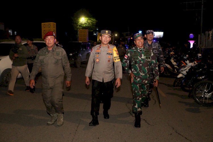 Patroli Skala Besar, Wakapolda NTT dan Forkopimda Pastikan Keamanan Malam Natal di Kota Kupang.