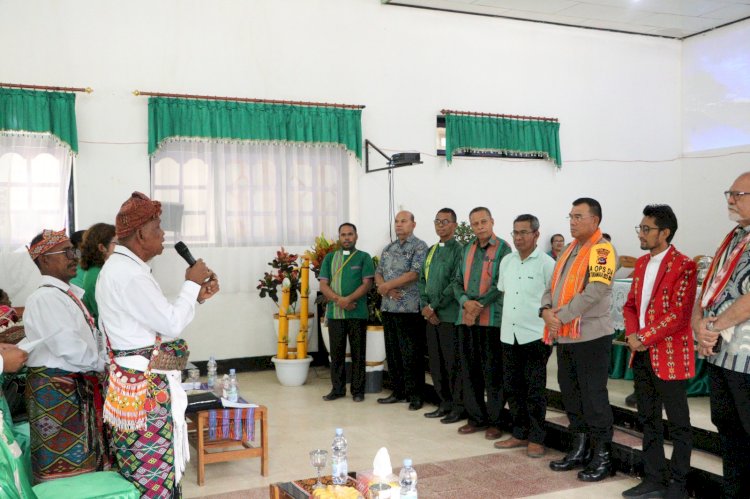 Kapolda NTT Hadiri Persidangan Klasis Soe Ke-V di GMIT Lewi Oenasi: Menggalang Kolaborasi Antara Kepolisian dan Komunitas Agama.-