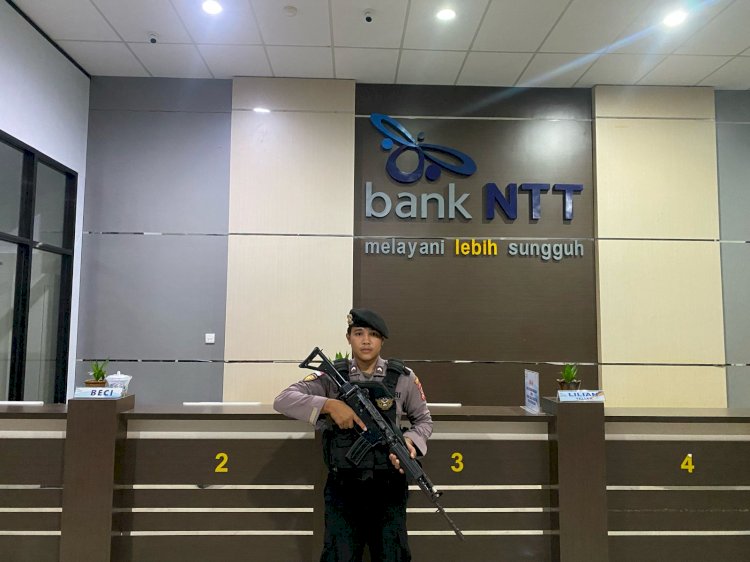 Satuan Samapta Polres Sarai melaksanakan pengamanan obyek vital pada yang ditugaskan untuk melaksanakan pengamanan di Bank NTT