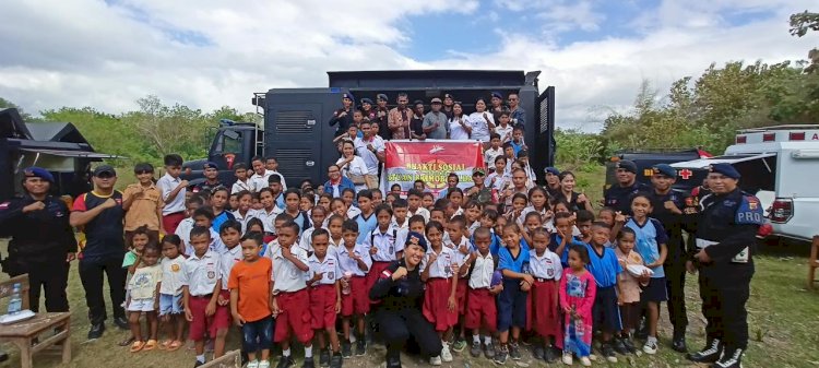 Satbrimob Polda NTT Gelar Bakti Sosial di SDN Oeseu: Makan Gratis, Layanan Kesehatan, dan Air Bersih untuk Warga