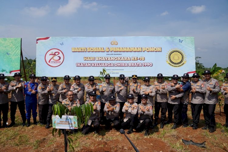 Senyum Warga saat Hari Jadi Ikatan Keluarga Dhira Brata 1990 ke-34, Berikan Manfaat Besar untuk Masyarakat Luas dengan Bakti Sosial