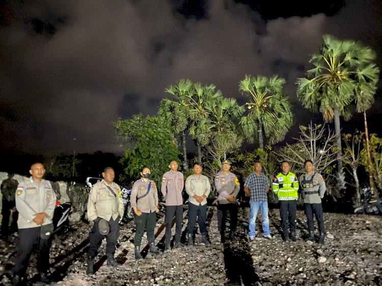 ANGGOTA POLRES SABU RAIJUA LAKSANAKAN PENGAMANAN KAMPANYE DI ZONA 2 KEC. SABU TIMUR