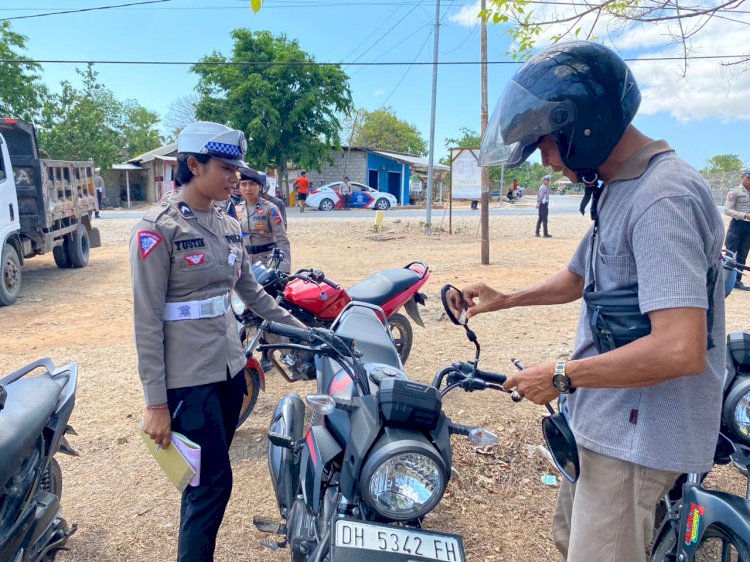 Di Pimpin Kasat Lantas Anggota Sat Lantas Polres Sabu Raijua Laksanakan Ops Zebra Turangga