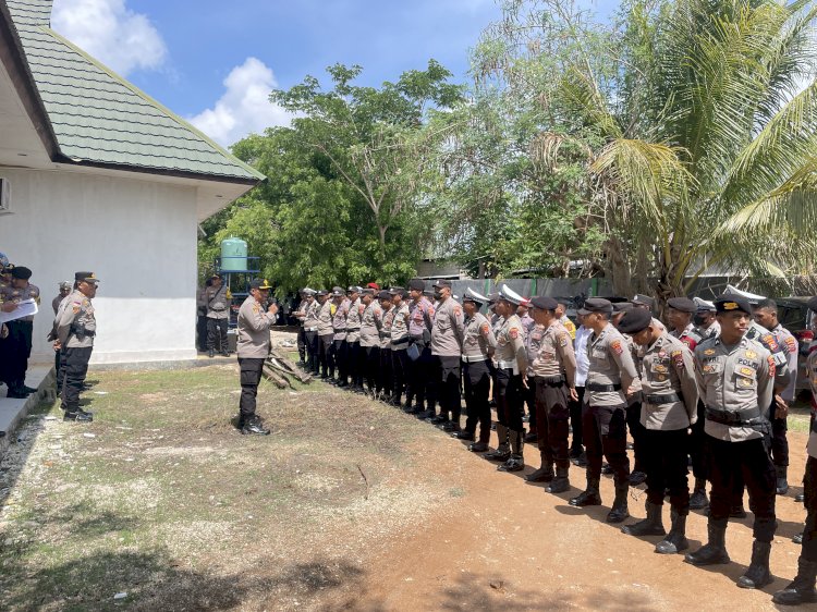 Anggota Polres Sabu Raijua Laksanakan Pengamanan Pleno Tingkat Kabupaten