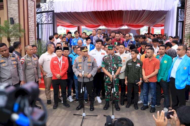 Kapolri dan Panglima TNI Buka Kegiatan Baksos Presisi : Pastikan Kebutuhan Pokok Terjaga Selama Ramadan