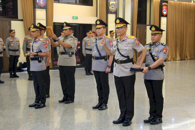 Kapolri Pimpin Upacara Serah Terima Jabatan Kapolda Jabar dan Kapusjarah Polri