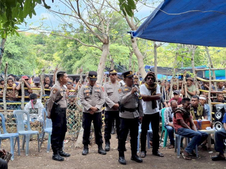 POLRES SABU RAIJUA GELAR OPERASI PEKAT TURANGGA-2025, AMANKAN 5 SAJAM DI KEGIATAN ADAT HOLE