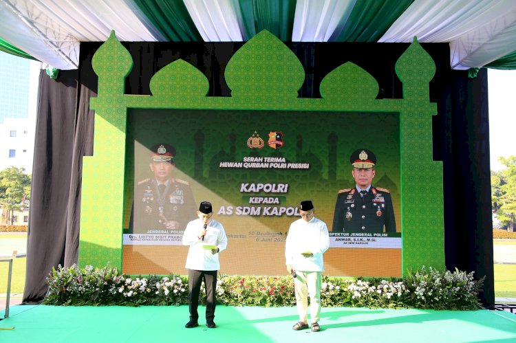 Kapolri Serahkan 9.648 Hewan Kurban Untuk Masyarakat