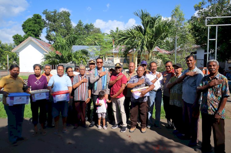 Sentuhan Kasih Polri: Wakapolda NTT Bagikan Bansos di Alor Sambut Hari Bhayangkara ke-79