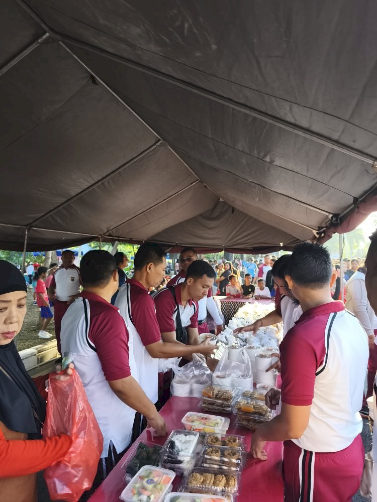 Polri untuk Masyarakat”: Polda NTT Bagikan Makanan & Cemilan Gratis di CFD Kupang.*