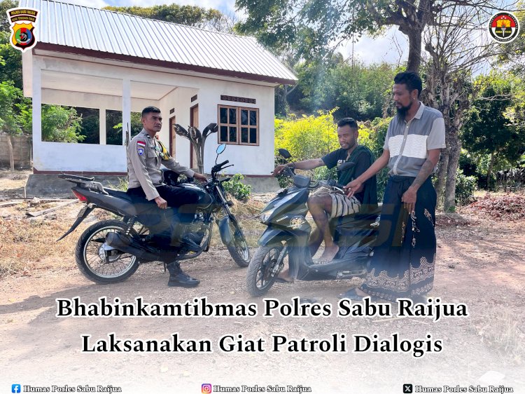 Bhabinkamtibmas Desa Pedarro dan Desa Ledeae, Kecamatan Hawu Mehara, Kabupaten Sabu Raijua, Aipda Yudi Y. W. Ndolu melaksanakan kegiatan Patroli Dialogis dan Himbauan Kamtibmas
