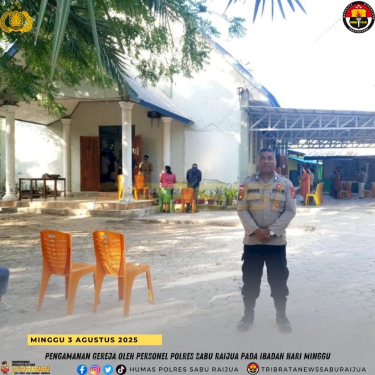 Pengamanan Gereja oleh Personil Polres Sabu Raijua pada Ibadah Minggu.