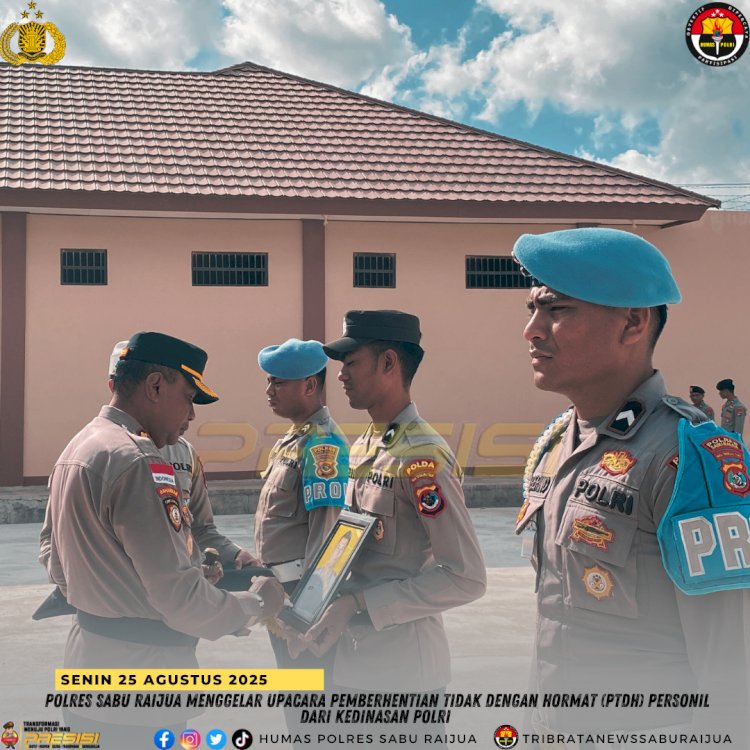 Polres Sabu Raijua menggelar upacara pemberhentian tidak dengan hormat (PTDH) personil dari kedinasan polri.