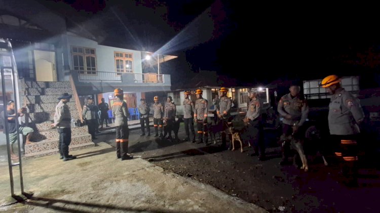 Tim K9 yang Dikerahkan oleh Kapolda NTT Telah Tiba di Kecamatan Mauponggo, Kabupaten Nagekeo untuk Membantu Pencarian Korban yang Hilang Akibat Banjir Bandang