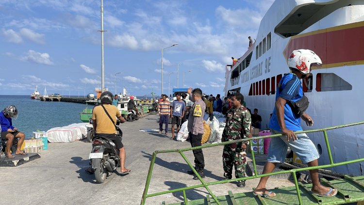 Anggota KP3 Laut Polres Sabu Raijua Laksanakan PAM di Pelabuhan Seba