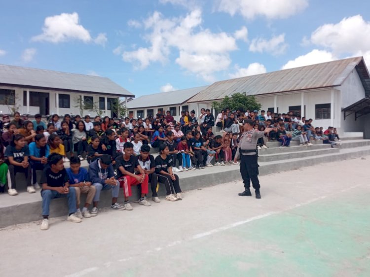 Sat Binmas Polres Sabu Raijua Gelar Sosialisasi Saka Bhayangkara di SMA Negeri 1 Sabu Tengah