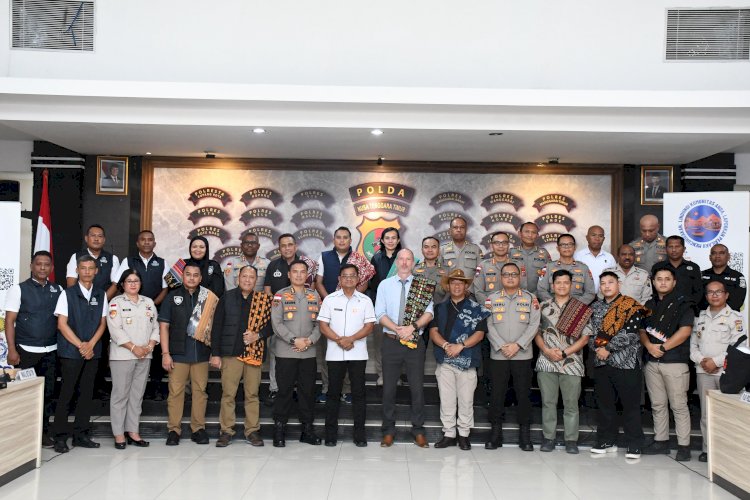 Perkuat Sinergi Internasional, Polda NTT Gelar Asistensi BTNCLO dan Community Awareness Bersama Divhubinter Polri dan AFP