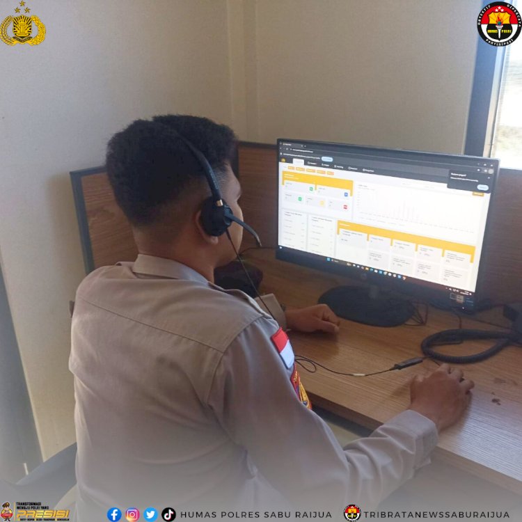 Anggota SPKT Polres Sabu Raijua Bantu Masyarakat Melalui Layanan Panggilan 110