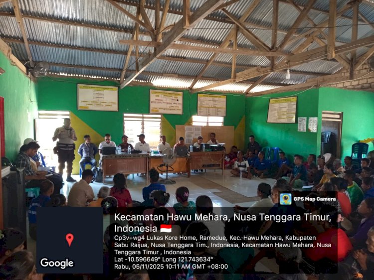 Unit Binmas Polsek Hawu Mehara melakukan kegiatan sosialisasi kepada masyarakat di Aula Kantor Desa Ramedue, Kec. Hawu Mehara Kabupaten Sabu Raijua.