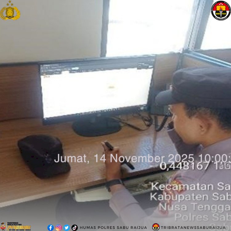 Anggota SPKT Polres Sabu Raijua Bantu Masyarakat Melalui Layanan Panggilan 110