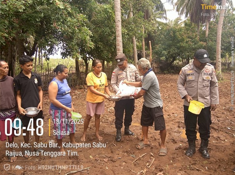 Anggota Polres Sabu Raijua Laksanakan Penanaman Benih Jagung Dukung Program Ketahanan Pangan Nasiona