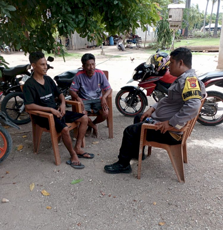 BHABINKAMTIBMAS DESA NADAWAWI DAN RAENYALE LAKSANAKAN GIAT SAMBANG, PATROLI, DAN DETEKSI DINI DI WILAYAH SABU BARAT