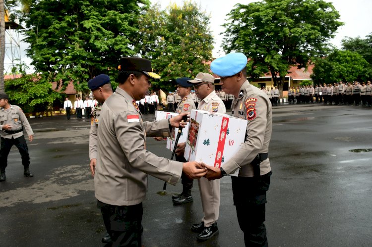 Penghargaan dan Apresiasi atas Dedikasi Luar Biasa, Tim Sus Pengungkapan Kasus Sebastian Bokol Terima Penghargaan Kapolda NTT
