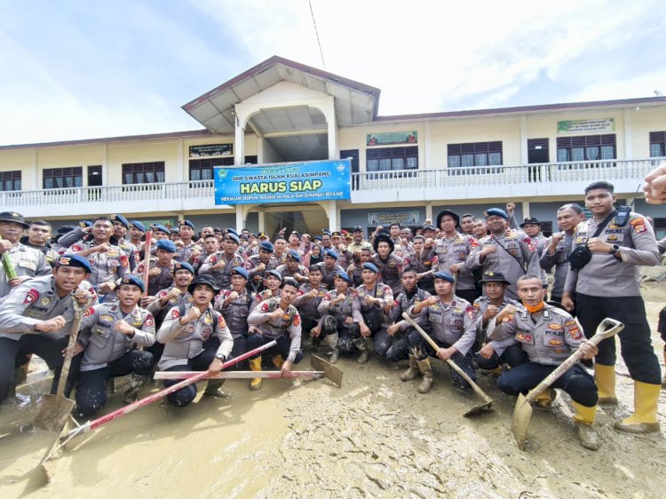 Kapolri Tinjau Aceh Tamiang, Targetkan Sekolah Bisa Segera Beroperasi 