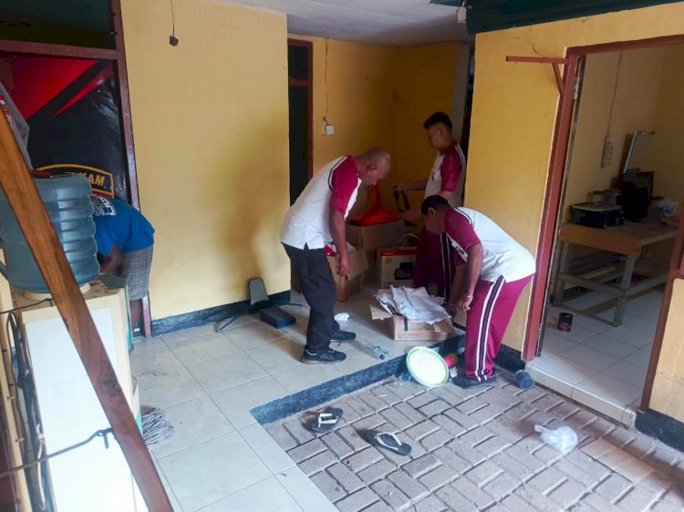 Polsek Sabu Barat  menggelar kegiatan apel pagi rutin bersamaan dengan olahraga dan kerja bakti membersihkan  lingkungan Mako Polsek Sabu Barat