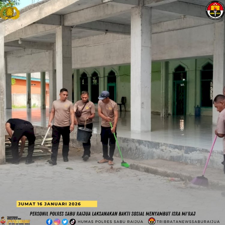 Personil Polres Sabu Raijua Laksanakan Bakti Sosial Menyambut Isra Mi'raj