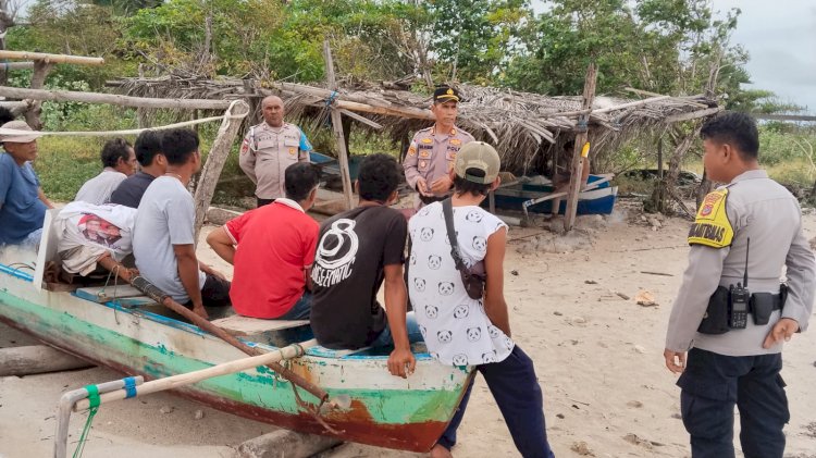 Kapolsek Sabu Barat Berikan Himbauan Kamtibmas kepada Nelayan Pantai Napae Raemenyiu