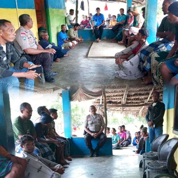 Bhabinkamtibmas Polsek Hawu Mehara Laksanakan Polmas kepada Petani Rumput Laut di Desa Lederaga