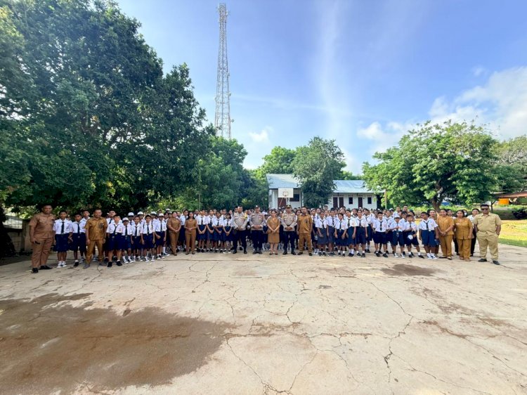 Polsek Sabu Timur Laksanakan Program “Polri Masuk Sekolah” di SMPN 1 Sabu Timur