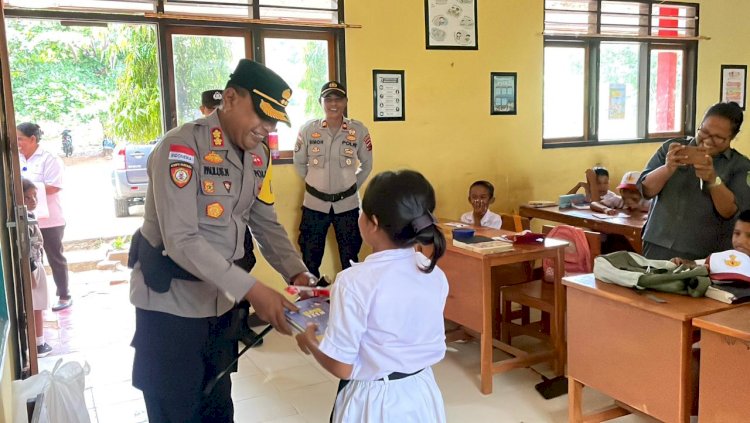 Kapolda NTT Tekankan Kepedulian Pendidikan, Kapolres Sabu Raijua Salurkan Bantuan bagi Siswa SD Advent Nada Menia