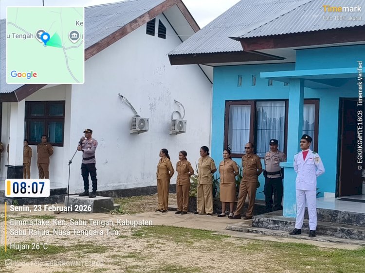 Kasat Binmas Polres Sabu Raijua Jadi Irup Upacara di SMA 1 Sabu Tengah, Perkuat Program Polisi Masuk Sekolah