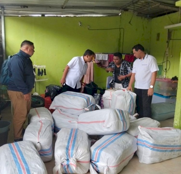 Polda NTT Bongkar Jaringan Penyelundupan Thrifting Ilegal, 157 Ballpress Diamankan
