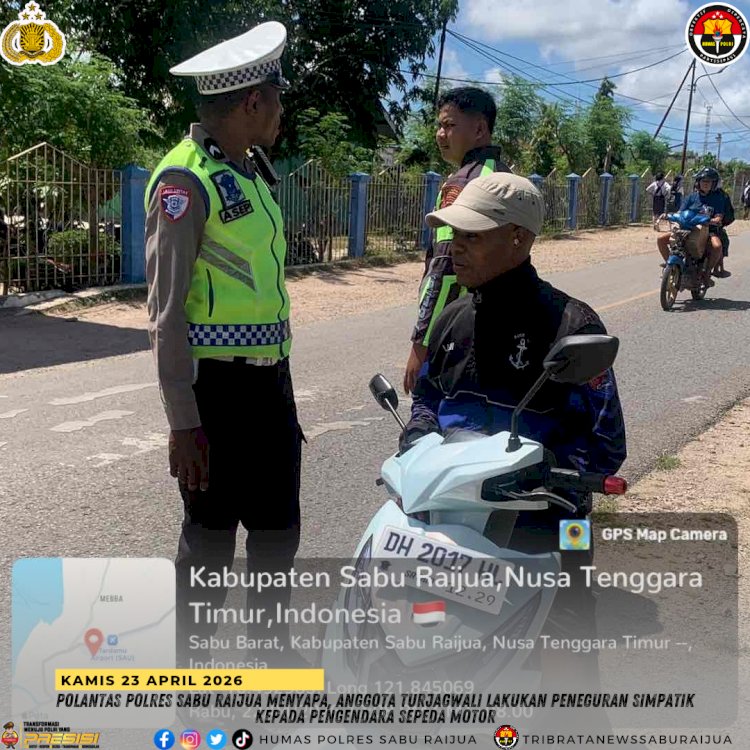 Polantas Polres Sabu Raijua menyapa, anggota turjagwali lakukan Peneguran Simpatik Kepada Pengendara sepeda motor 