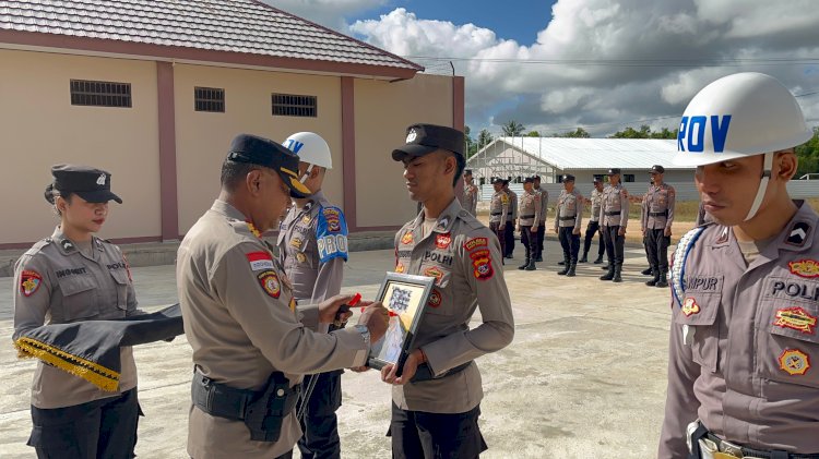 Polres Sabu Raijua Laksanakan Upacara PTDH Bagi Anggota Yang Melakukan Pelanggaran