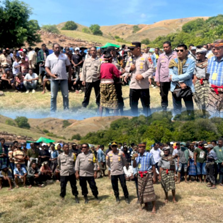Polri Amankan dan Dukung Pelestarian Adat Hole Liae di Desa Eilogo