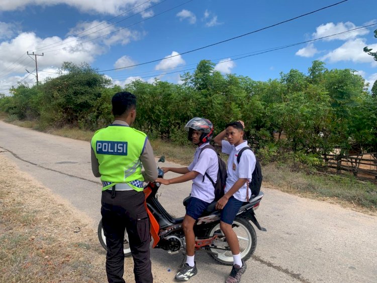 Sat Lantas Polres Sabu Raijua Laksanakan Kegiatan Patroli dan Himbauan Kamseltibcarlantas 