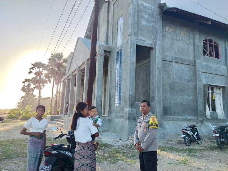 Aman dan Khidmat, Ibadah Kenaikan Yesus Kristus di gereja GMIT Imanuel - Ligu Berjalan dengan aman Dibawah Pengamanan Polri