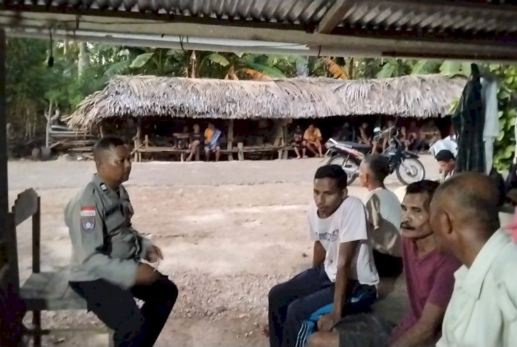 Problem Solving Humanis, Bhabinkamtibmas Polsek Hawu Mehara Berhasil Mediasi Permasalahan Polisi Tidur di Desa Tanajawa