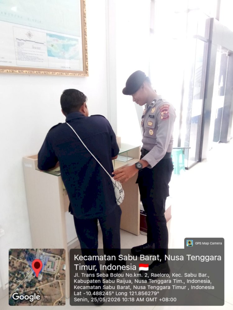 Personel Pamobvit Sat Samapta Polres Sabu Raijua Perketat Pengamanan Objek Vital Perbankan Demi Rasa Aman Nasabah