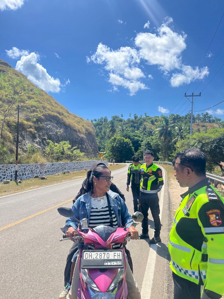 Satlantas Polres Sabu Raijua Intensifkan Patroli dan Pengaturan Lalu Lintas Demi Kenyamanan Masyarakat