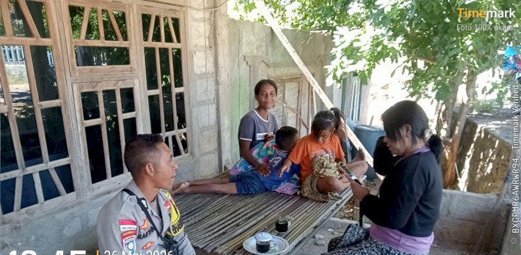 Polisi Ingatkan Warga Waspada Cuaca Ekstrem Saat Sambang Kamtibmas di Sabu Barat