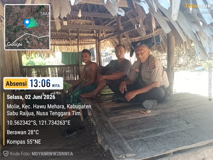 Dekat dengan Warga, Unit Binmas Polsek Hawu Mehara Gencarkan Edukasi Kamtibmas di Desa Molie.