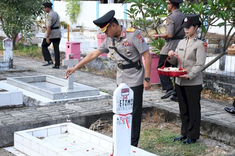 Polda NTT Gelar Upacara Ziarah Tabur Bunga di TMP Dharma Loka, Wujud Penghormatan kepada Jasa Para Pahlawan Jelang Hari Bhayangkara ke-80