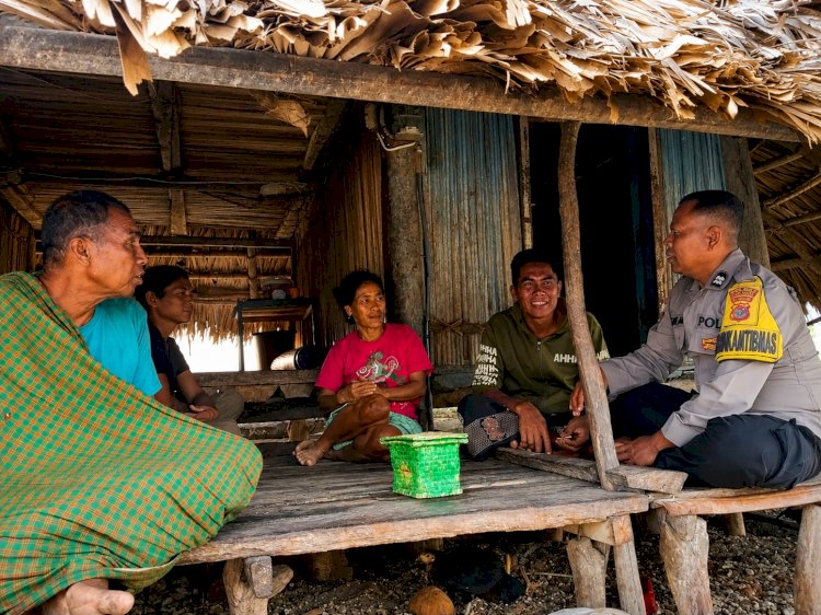 Wujudkan Desa Aman dan Nyaman, Bhabinkamtibmas Ajak Warga Tolak Judi dan Miras