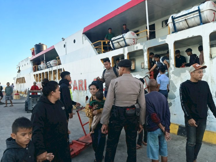 Pastikan Keamanan Penumpang, KP3 Laut Seba Barat Laksanakan Pengamanan Kapal Cantika Lestari 9C